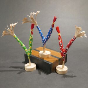 Dainty Twig Chickens